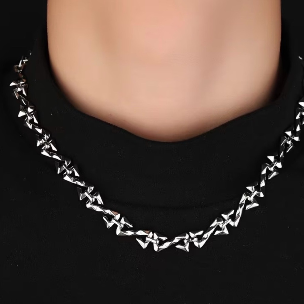 NWOT Silver Chunky Chain Choker Necklace